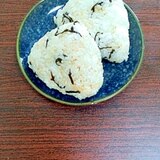 朝食に☆塩こんぶととろけるチーズのおにぎり